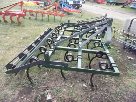 Καλλιεργητής βαρέου τύπου με σπειρωτό ελατήριο (19 σταβάρια 30x30) και ενισχυμένη ανέμη.