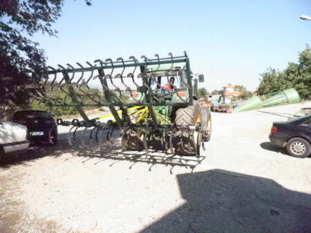 Καλλιεργητής βαρέου τύπου με σπειρωτό ελατήριο (22 σταβάρια 30x30) και σβάρνα.