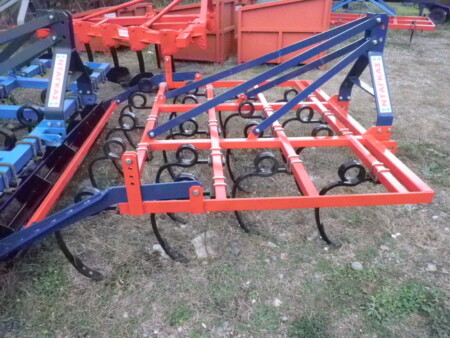 Καλλιεργητής ελαφρού τύπου (18 σταβάρια σπειρωτά 20x20) με μονή ανέμη.