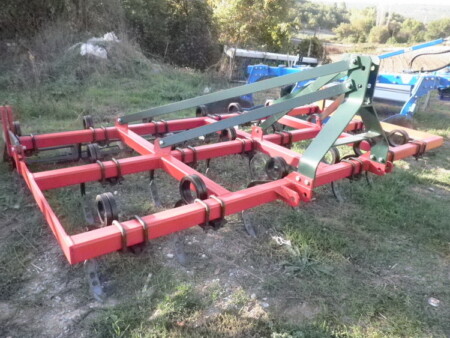 Καλλιεργητής βαρέου τύπου με σπειρωτό ελατήριο (19 σταβάρια 25x25) και ενισχυμένη ανέμη.