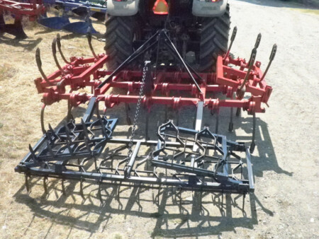 Καλλιεργητής σπαστός βαρέου τύπου με σπειρωτό ελατήριο (19-32 σταβάρια 30x30) και ενισχυμένη σβάρνα.