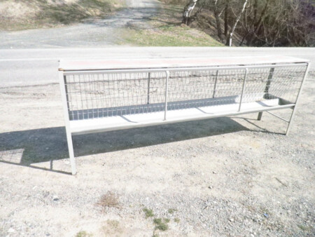 Ταϊστρες αιγοπροβάτων με πλέγμα και καπάκι