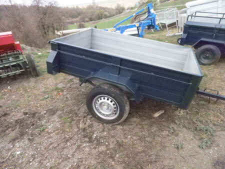 Τρέιλερ μικρού μεγέθους με έναν άξονα