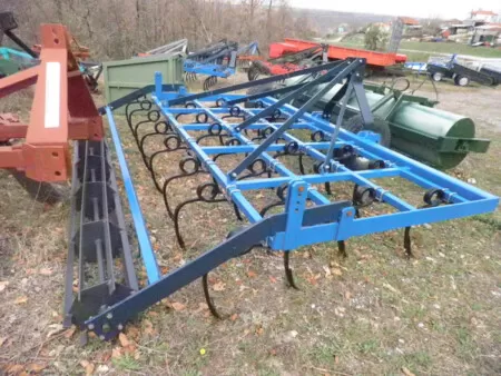 Καλλιεργητής ελαφρού τύπου (24 σταβάρια σπειρωτά 20x20) με μονή ανέμη.