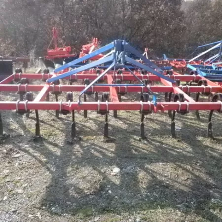 Καλλιεργητής βαρέου τύπου με σπειρωτό ελατήριο (22 σταβάρια 30x30).