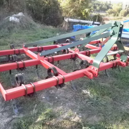 Καλλιεργητής βαρέου τύπου με σπειρωτό ελατήριο (19 σταβάρια 25x25) και ενισχυμένη ανέμη.