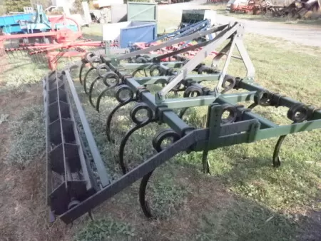 Καλλιεργητής βαρέου τύπου με σπειρωτό ελατήριο (19 σταβάρια 30x30) και ενισχυμένη ανέμη.