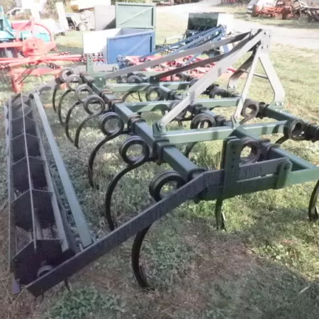 Καλλιεργητής βαρέου τύπου με σπειρωτό ελατήριο (19 σταβάρια 30x30) και ενισχυμένη ανέμη.