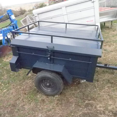 Τρέιλερ μικρού μεγέθους με έναν άξονα